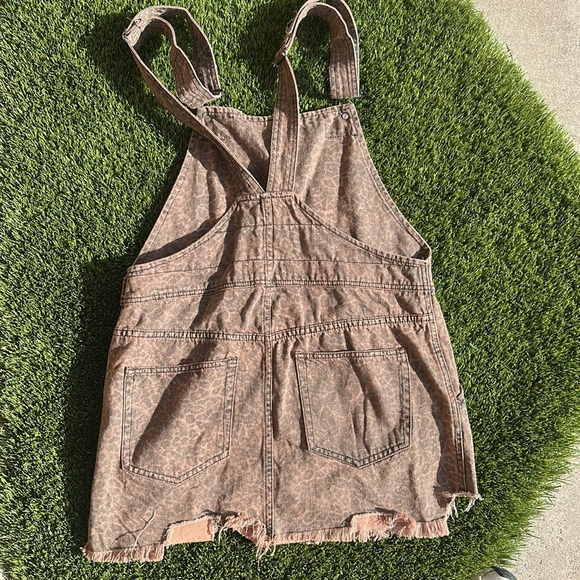 Free People Leopard Print Overalls woman’s size 6 - Picture 2 of 10